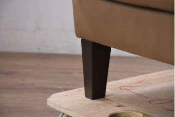 中古　超美品　北海道　NeoDesign(ネオデザイン)　EMMET(エメット)　本革　取り外し可能なヘッドレスト付き　洗練されたデザインが素敵な2.5Pソファ(2.5人掛けソファ、2人掛けソファ、2P、アームソファ、レザー、店舗什器)(定価約45万円)(R-081812)