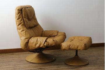 中古　美品　希少な廃番品　EKORNES(エコーネス)　最上級クラス　ドルチェシリーズ　ストレスレスチェアとオットマンのセット(本革、レザー、リクライニングチェア、回転チェア、椅子、一人掛けソファ、1Pソファ、フットスツール、北欧)(定価約50万円)(R-081813)