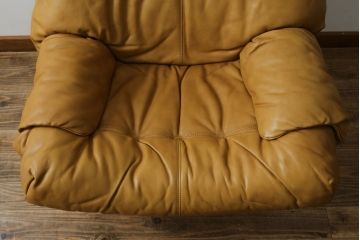 中古　美品　希少な廃番品　EKORNES(エコーネス)　最上級クラス　ドルチェシリーズ　ストレスレスチェアとオットマンのセット(本革、レザー、リクライニングチェア、回転チェア、椅子、一人掛けソファ、1Pソファ、フットスツール、北欧)(定価約50万円)(R-081813)