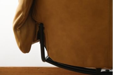 中古　美品　希少な廃番品　EKORNES(エコーネス)　最上級クラス　ドルチェシリーズ　ストレスレスチェアとオットマンのセット(本革、レザー、リクライニングチェア、回転チェア、椅子、一人掛けソファ、1Pソファ、フットスツール、北欧)(定価約50万円)(R-081813)