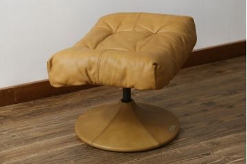 中古　美品　希少な廃番品　EKORNES(エコーネス)　最上級クラス　ドルチェシリーズ　ストレスレスチェアとオットマンのセット(本革、レザー、リクライニングチェア、回転チェア、椅子、一人掛けソファ、1Pソファ、フットスツール、北欧)(定価約50万円)(R-081813)