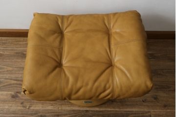 中古　美品　希少な廃番品　EKORNES(エコーネス)　最上級クラス　ドルチェシリーズ　ストレスレスチェアとオットマンのセット(本革、レザー、リクライニングチェア、回転チェア、椅子、一人掛けソファ、1Pソファ、フットスツール、北欧)(定価約50万円)(R-081813)