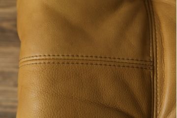 中古　美品　希少な廃番品　EKORNES(エコーネス)　最上級クラス　ドルチェシリーズ　ストレスレスチェアとオットマンのセット(本革、レザー、リクライニングチェア、回転チェア、椅子、一人掛けソファ、1Pソファ、フットスツール、北欧)(定価約50万円)(R-081813)