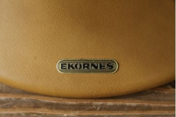 中古　美品　希少な廃番品　EKORNES(エコーネス)　最上級クラス　ドルチェシリーズ　ストレスレスチェアとオットマンのセット(本革、レザー、リクライニングチェア、回転チェア、椅子、一人掛けソファ、1Pソファ、フットスツール、北欧)(定価約50万円)(R-081813)