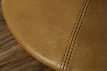中古　美品　希少な廃番品　EKORNES(エコーネス)　最上級クラス　ドルチェシリーズ　ストレスレスチェアとオットマンのセット(本革、レザー、リクライニングチェア、回転チェア、椅子、一人掛けソファ、1Pソファ、フットスツール、北欧)(定価約50万円)(R-081813)