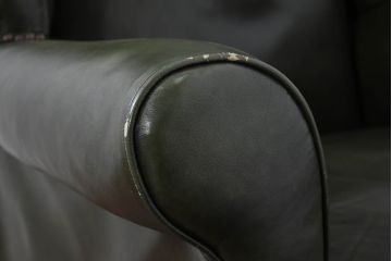 イギリスアンティーク　レザー(本革)　重厚感のある佇まいが魅力的なウィングバックソファ(ウイングバックソファ、1人掛けソファ、1P、一人掛けソファ、アームチェア、店舗什器、英国)(R-081814)