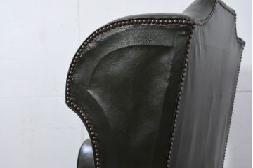 イギリスアンティーク　レザー(本革)　重厚感のある佇まいが魅力的なウィングバックソファ(ウイングバックソファ、1人掛けソファ、1P、一人掛けソファ、アームチェア、店舗什器、英国)(R-081814)