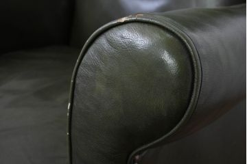 イギリスアンティーク　レザー(本革)　重厚感のある佇まいが魅力的なウィングバックソファ(ウイングバックソファ、1人掛けソファ、1P、一人掛けソファ、アームチェア、店舗什器、英国)(R-081814)