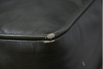 イギリスアンティーク　レザー(本革)　重厚感のある佇まいが魅力的なウィングバックソファ(ウイングバックソファ、1人掛けソファ、1P、一人掛けソファ、アームチェア、店舗什器、英国)(R-081814)
