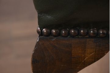 イギリスアンティーク　レザー(本革)　重厚感のある佇まいが魅力的なウィングバックソファ(ウイングバックソファ、1人掛けソファ、1P、一人掛けソファ、アームチェア、店舗什器、英国)(R-081814)