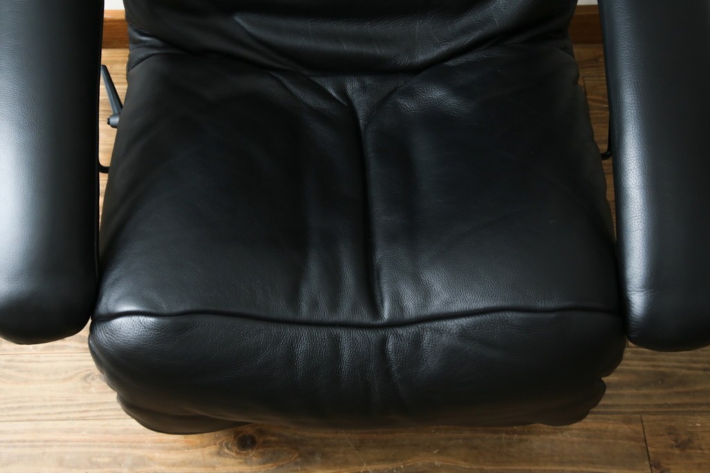 中古　美品　希少モデル!!　maruni(マルニ木工)　本革(レザー)　贅沢なくつろぎのひとときにおすすめのリクライニングパーソナルチェア　定価約18万円　(R-081816)