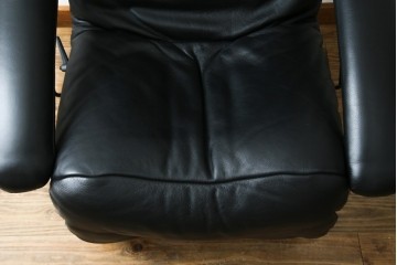 中古　美品　希少モデル!!　maruni(マルニ木工)　本革(レザー)　贅沢なくつろぎのひとときにおすすめのリクライニングパーソナルチェア　定価約18万円　(R-081816)