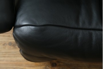 中古　美品　希少モデル!!　maruni(マルニ木工)　本革(レザー)　贅沢なくつろぎのひとときにおすすめのリクライニングパーソナルチェア　定価約18万円　(R-081816)