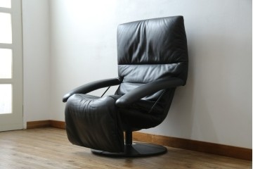 中古　美品　希少モデル!!　maruni(マルニ木工)　本革(レザー)　贅沢なくつろぎのひとときにおすすめのリクライニングパーソナルチェア　定価約18万円　(R-081816)