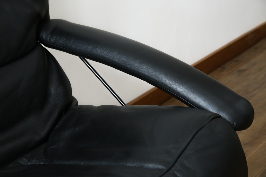 中古　美品　希少モデル!!　maruni(マルニ木工)　本革(レザー)　贅沢なくつろぎのひとときにおすすめのリクライニングパーソナルチェア　定価約18万円　(R-081816)