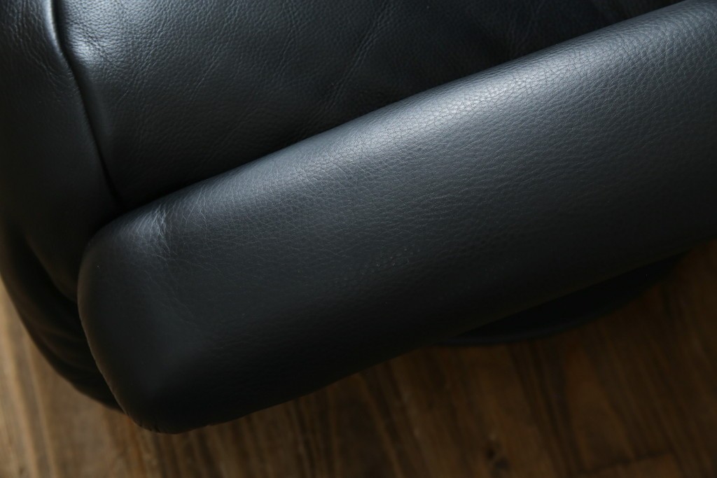 中古　美品　希少モデル!!　maruni(マルニ木工)　本革(レザー)　贅沢なくつろぎのひとときにおすすめのリクライニングパーソナルチェア　定価約18万円　(R-081816)