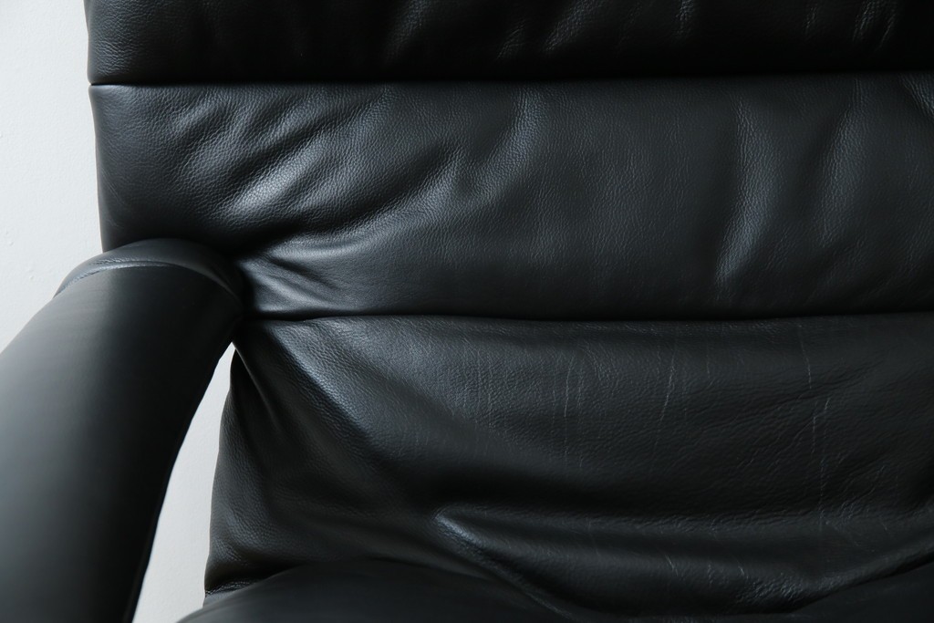 中古　美品　希少モデル!!　maruni(マルニ木工)　本革(レザー)　贅沢なくつろぎのひとときにおすすめのリクライニングパーソナルチェア　定価約18万円　(R-081816)