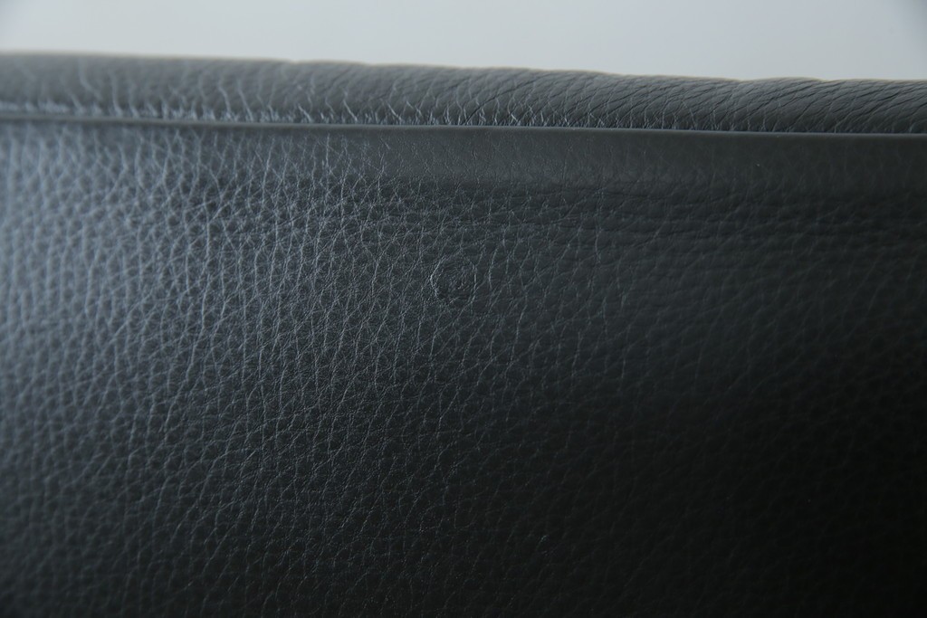 中古　美品　希少モデル!!　maruni(マルニ木工)　本革(レザー)　贅沢なくつろぎのひとときにおすすめのリクライニングパーソナルチェア　定価約18万円　(R-081816)