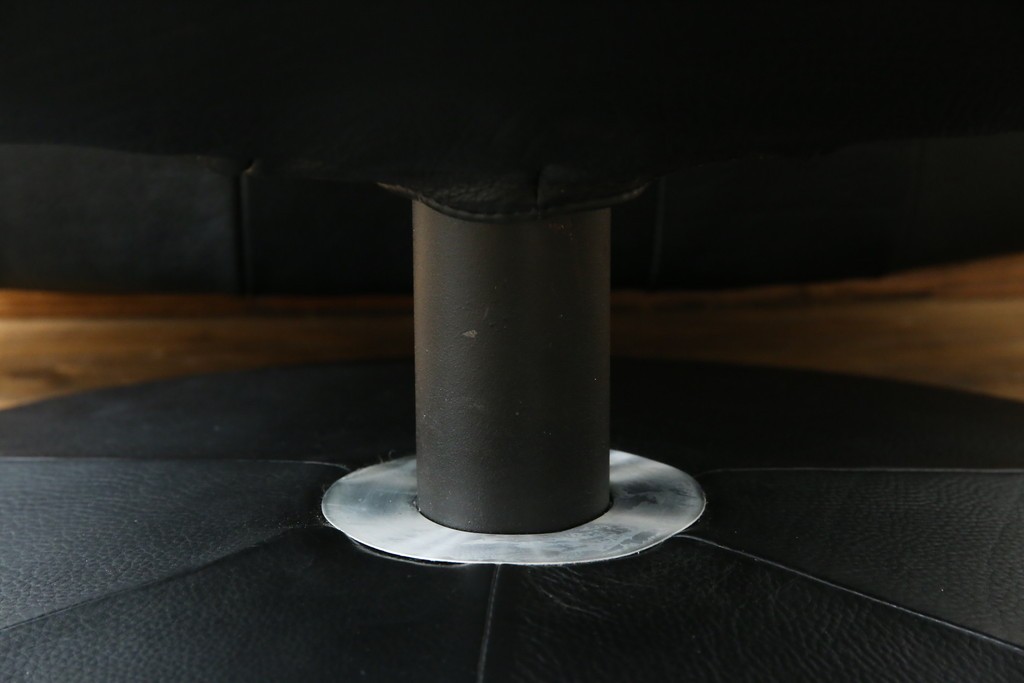 中古　美品　希少モデル!!　maruni(マルニ木工)　本革(レザー)　贅沢なくつろぎのひとときにおすすめのリクライニングパーソナルチェア　定価約18万円　(R-081816)