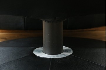 中古　美品　希少モデル!!　maruni(マルニ木工)　本革(レザー)　贅沢なくつろぎのひとときにおすすめのリクライニングパーソナルチェア　定価約18万円　(R-081816)