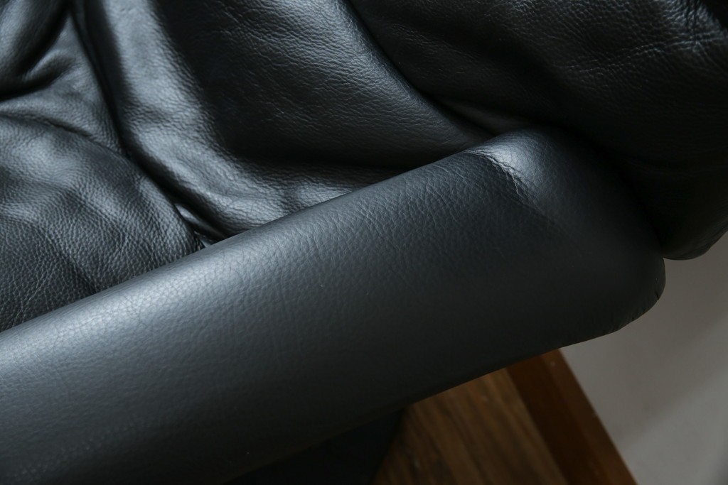 中古　美品　希少モデル!!　maruni(マルニ木工)　本革(レザー)　贅沢なくつろぎのひとときにおすすめのリクライニングパーソナルチェア　定価約18万円　(R-081816)