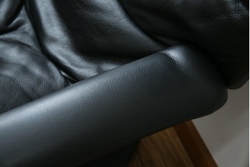 中古　美品　希少モデル!!　maruni(マルニ木工)　本革(レザー)　贅沢なくつろぎのひとときにおすすめのリクライニングパーソナルチェア　定価約18万円　(R-081816)