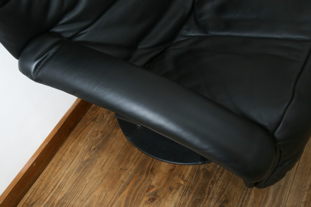 中古　美品　希少モデル!!　maruni(マルニ木工)　本革(レザー)　贅沢なくつろぎのひとときにおすすめのリクライニングパーソナルチェア　定価約18万円　(R-081816)