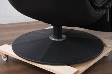 中古　美品　希少モデル!!　maruni(マルニ木工)　本革(レザー)　贅沢なくつろぎのひとときにおすすめのリクライニングパーソナルチェア(1Pソファ、1人掛けソファ、一人掛けソファ、アームチェア、イージーチェア)(定価約18万円)(R-081816)