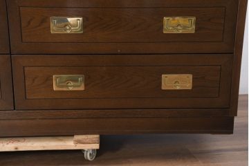 中古　超美品　ほぼ新品　カリモク家具(karimoku)　domani(ドマーニ)　Morganton(モーガントン)　上品な佇まいのドロワーチェスト(サイドチェスト、引き出し、店舗什器)(定価約49万円)(R-081817)