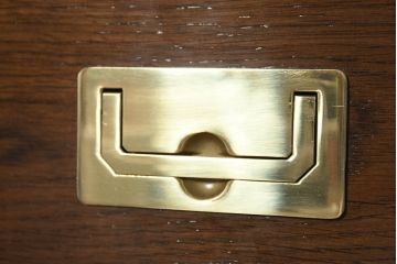 中古　超美品　ほぼ新品　カリモク家具(karimoku)　domani(ドマーニ)　Morganton(モーガントン)　上品な佇まいのドロワーチェスト(サイドチェスト、引き出し、店舗什器)(定価約49万円)(R-081817)