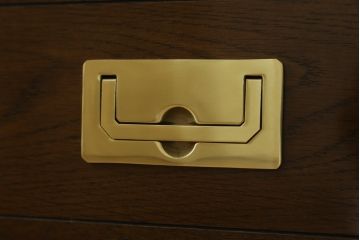 中古　超美品　ほぼ新品　カリモク家具(karimoku)　domani(ドマーニ)　Morganton(モーガントン)　上品な佇まいのドロワーチェスト(サイドチェスト、引き出し、店舗什器)(定価約49万円)(R-081818)