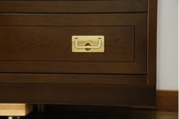 中古　超美品　ほぼ新品　カリモク家具(karimoku)　domani(ドマーニ)　Morganton(モーガントン)　上品な佇まいのドロワーチェスト　定価約49万円　(R-081819)