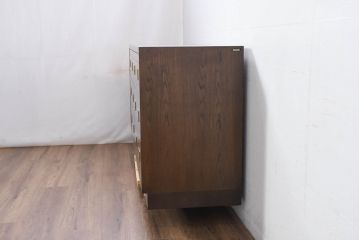 中古　超美品　ほぼ新品　カリモク家具(karimoku)　domani(ドマーニ)　Morganton(モーガントン)　上品な佇まいのドロワーチェスト(サイドチェスト、引き出し、店舗什器)(定価約49万円)(R-081819)