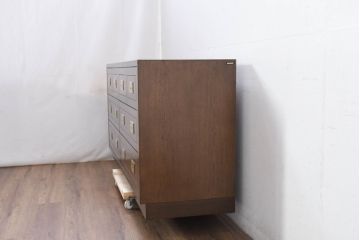 中古　超美品　ほぼ新品　カリモク家具(karimoku)　domani(ドマーニ)　Morganton(モーガントン)　上品な佇まいのドロワーチェスト(サイドチェスト、引き出し、店舗什器)(定価約49万円)(R-081820)