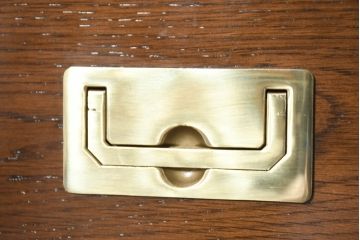 中古　超美品　ほぼ新品　カリモク家具(karimoku)　domani(ドマーニ)　Morganton(モーガントン)　上品な佇まいのドロワーチェスト(サイドチェスト、引き出し、店舗什器)(定価約49万円)(R-081820)