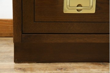 中古　超美品　ほぼ新品　カリモク家具(karimoku)　domani(ドマーニ)　Morganton(モーガントン)　上品な佇まいのドロワーチェスト　定価約49万円相当　(R-081820)