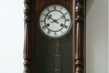 和製アンティーク　明治期から大正期　クラシカルで豪華な飾りが魅力的な柱時計　(R-081829)