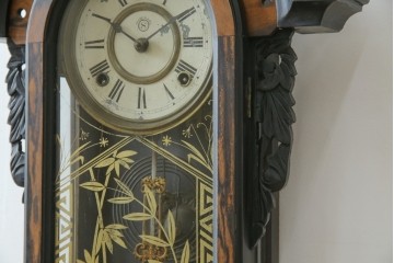 和製アンティーク　明治〜大正期　精工舎(SEIKOSHA、セイコー)　TRADE(S)MARK　黒柿材　立派な彫刻とユニークな振り子のデザインが魅力的な柱時計　(R-081830)