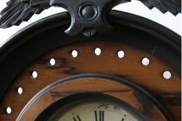 和製アンティーク　明治〜大正期　精工舎(SEIKOSHA、セイコー)　TRADE(S)MARK　黒柿材　立派な彫刻とユニークな振り子のデザインが魅力的な柱時計　(R-081830)