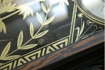 和製アンティーク　明治〜大正期　精工舎(SEIKOSHA、セイコー)　TRADE(S)MARK　黒柿材　立派な彫刻とユニークな振り子のデザインが魅力的な柱時計　(R-081830)