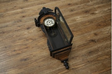 和製アンティーク　明治〜大正期　精工舎(SEIKOSHA、セイコー)　TRADE(S)MARK　黒柿材　立派な彫刻とユニークな振り子のデザインが魅力的な柱時計　(R-081830)