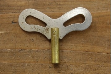 和製アンティーク　明治〜大正期　精工舎(SEIKOSHA、セイコー)　TRADE(S)MARK　黒柿材　立派な彫刻とユニークな振り子のデザインが魅力的な柱時計　(R-081830)