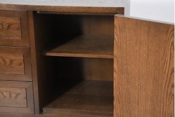 中古　超美品!!　ほぼ新品!!　カリモク家具(karimoku)　domani(ドマーニ)　Morganton(モーガントン)　ヒッコリーブラウン　高級感漂う上品なデザインが魅力的なサイドボード(収納棚、戸棚、引き出し、サイドキャビネット)(定価約45万円)(R-081832)