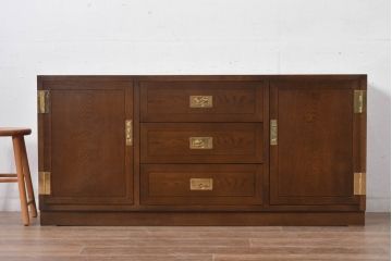 中古　超美品!!　ほぼ新品!!　カリモク家具(karimoku)　domani(ドマーニ)　Morganton(モーガントン)　ヒッコリーブラウン　高級感漂う上品なデザインが魅力的なサイドボード(収納棚、戸棚、引き出し、サイドキャビネット)(定価約45万円)(R-081832)