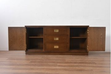 中古　超美品!!　ほぼ新品!!　カリモク家具(karimoku)　domani(ドマーニ)　Morganton(モーガントン)　ヒッコリーブラウン　高級感漂う上品なデザインが魅力的なサイドボード(収納棚、戸棚、引き出し、サイドキャビネット)(定価約45万円)(R-081832)