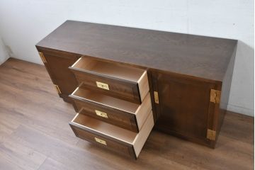 中古　超美品!!　ほぼ新品!!　カリモク家具(karimoku)　domani(ドマーニ)　Morganton(モーガントン)　ヒッコリーブラウン　高級感漂う上品なデザインが魅力的なサイドボード(収納棚、戸棚、引き出し、サイドキャビネット)(定価約45万円)(R-081832)