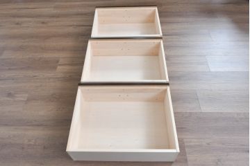 中古　超美品!!　ほぼ新品!!　カリモク家具(karimoku)　domani(ドマーニ)　Morganton(モーガントン)　ヒッコリーブラウン　高級感漂う上品なデザインが魅力的なサイドボード(収納棚、戸棚、引き出し、サイドキャビネット)(定価約45万円)(R-081832)