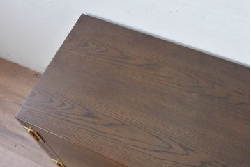 中古　超美品!!　ほぼ新品!!　カリモク家具(karimoku)　domani(ドマーニ)　Morganton(モーガントン)　ヒッコリーブラウン　高級感漂う上品なデザインが魅力的なサイドボード(収納棚、戸棚、引き出し、サイドキャビネット)(定価約45万円)(R-081832)