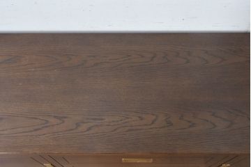 中古　超美品!!　ほぼ新品!!　カリモク家具(karimoku)　domani(ドマーニ)　Morganton(モーガントン)　ヒッコリーブラウン　高級感漂う上品なデザインが魅力的なサイドボード(収納棚、戸棚、引き出し、サイドキャビネット)(定価約45万円)(R-081832)