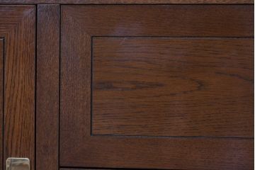中古　超美品!!　ほぼ新品!!　カリモク家具(karimoku)　domani(ドマーニ)　Morganton(モーガントン)　ヒッコリーブラウン　高級感漂う上品なデザインが魅力的なサイドボード(収納棚、戸棚、引き出し、サイドキャビネット)(定価約45万円)(R-081832)